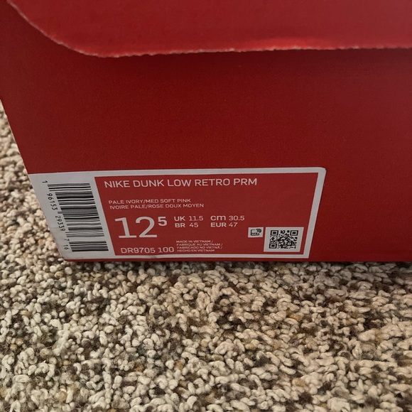 Nike 2023 Valentines Day Dunks - Picture 6 of 6